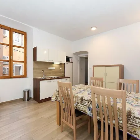 Downtown Sunset Apartment